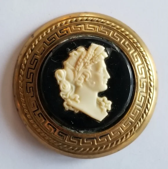 Vintage Gone with the Wind cameo brooch Scarlett O'Hara Lux Soap pin gol… - Picture 4 of 11